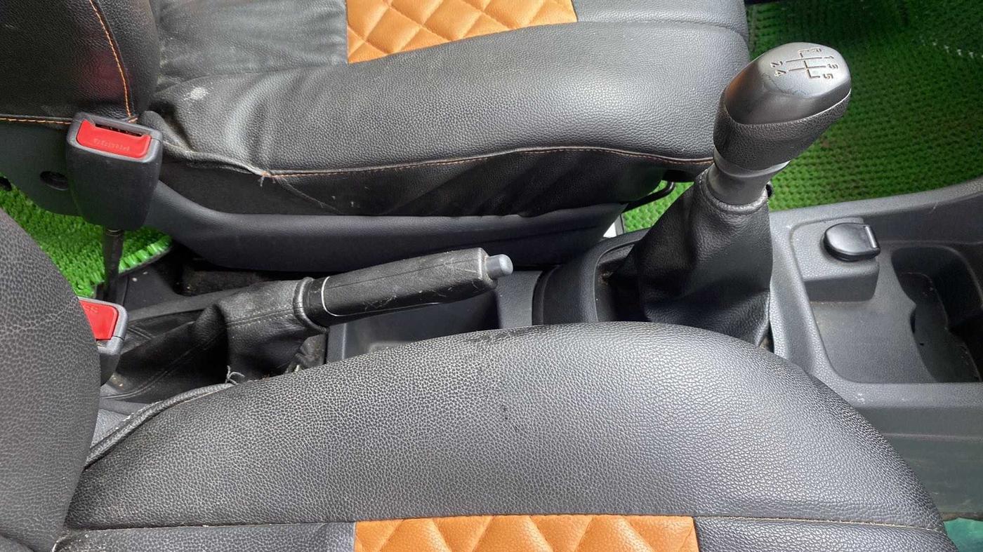 2016 Renault Kwid RXT 1.0, Petrol, Manual, 5,878 km, Gear Lever