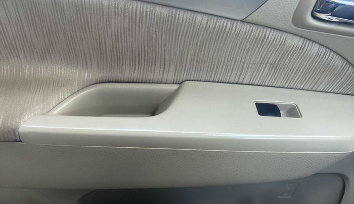 2014 Maruti Ertiga VXI, Petrol, Manual, 38,536 km, Left front window switch / handle - Power window makes minor noise