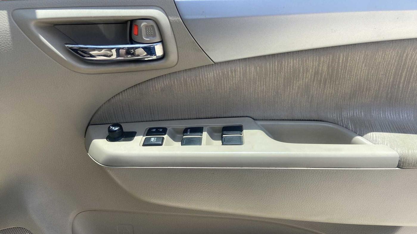 2014 Maruti Ertiga VXI, Petrol, Manual, 38,536 km, Driver Side Door Panels Control