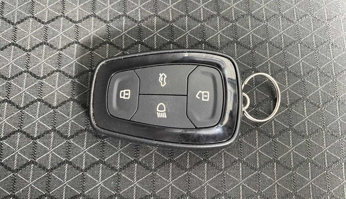 2020 Tata ALTROZ XT DIESEL, Diesel, Manual, 45,208 km, Key Close Up