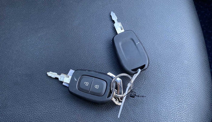 2022 Renault Kwid RXT 1.0 AMT, Petrol, Automatic, 979 km, Key Close Up