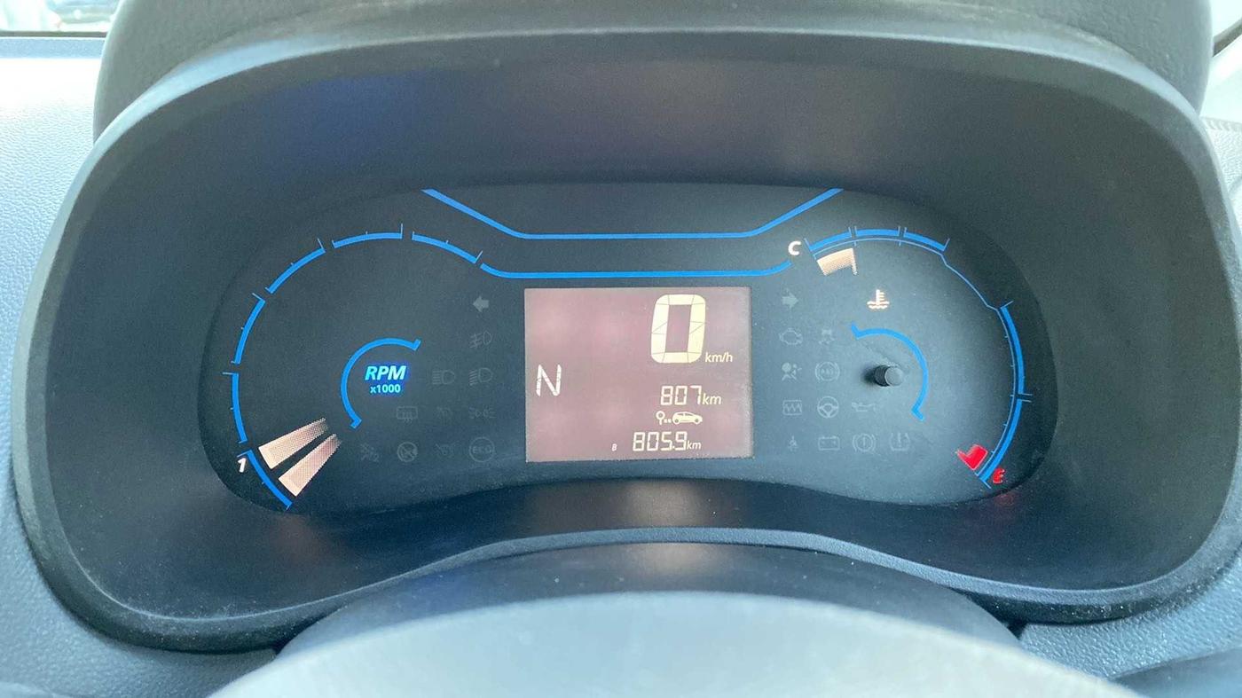 2022 Renault Kwid RXT 1.0 AMT, Petrol, Automatic, 979 km, Odometer Image