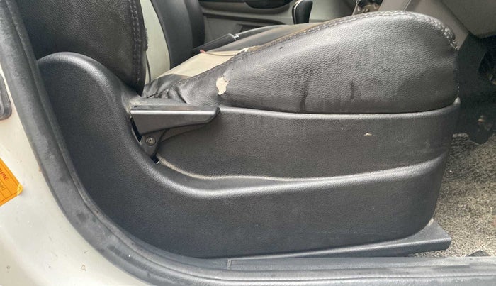 2017 Tata Tiago XM PETROL, Petrol, Manual, 80,556 km, Driver Side Adjustment Panel