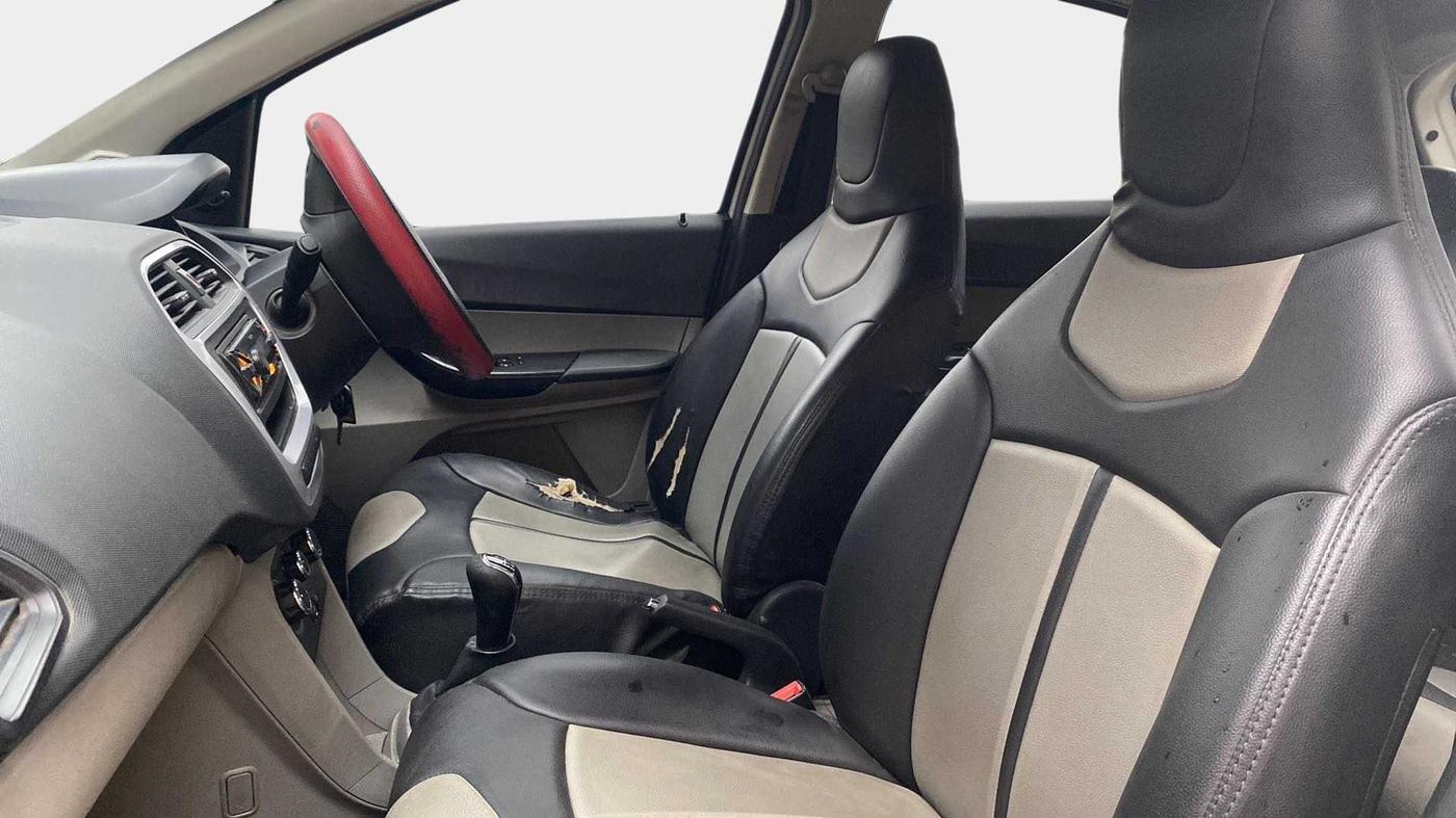 2017 Tata Tiago XM PETROL, Petrol, Manual, 80,556 km, Right Side Front Door Cabin