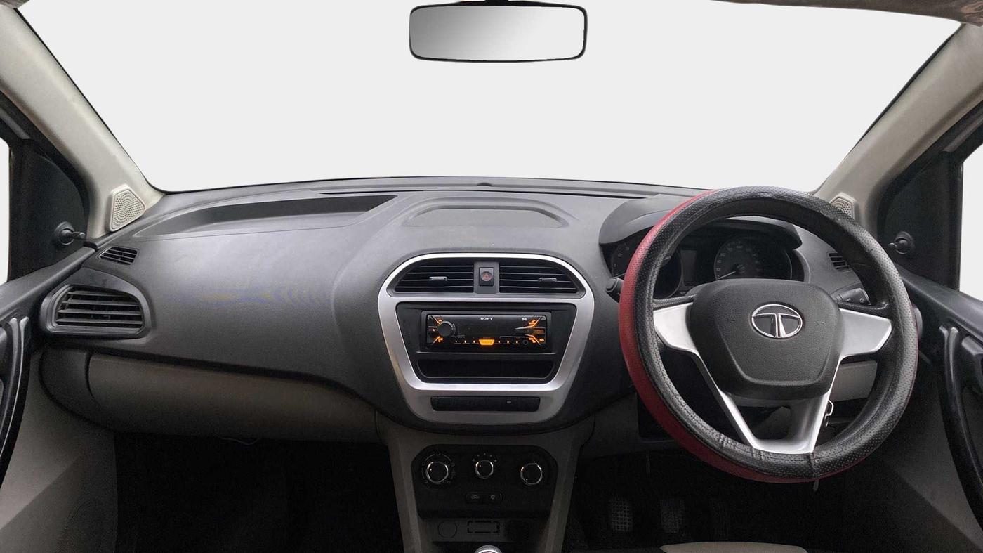 2017 Tata Tiago XM PETROL, Petrol, Manual, 80,556 km, Dashboard