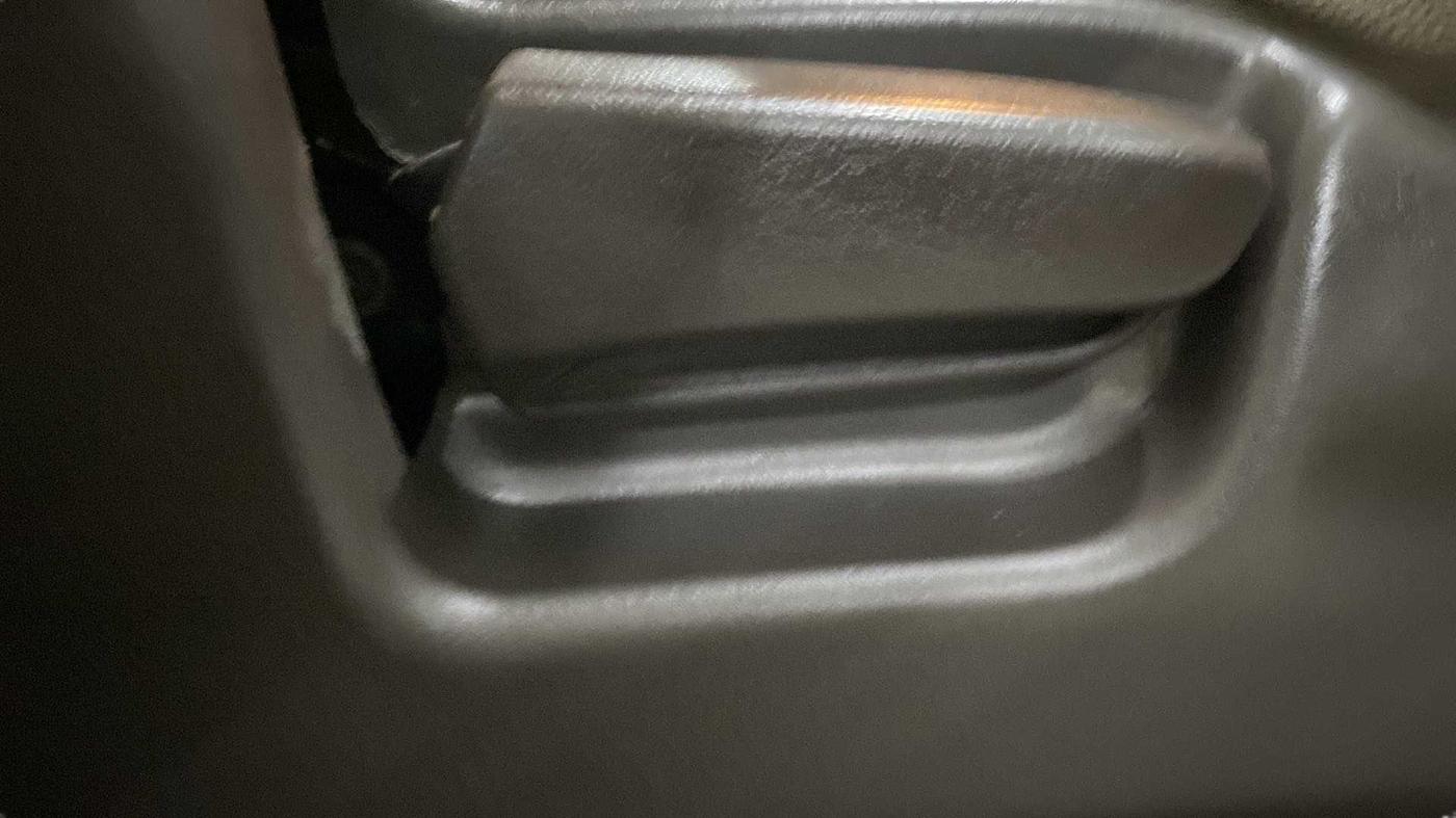 2011 Maruti Zen Estilo LXI, Petrol, Manual, 56,214 km, Driver Side Adjustment Panel