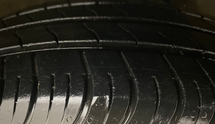 2014 Maruti Celerio ZXI, Petrol, Manual, 72,893 km, Right Front Tyre Tread