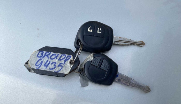 2015 Maruti Swift VDI ABS, Diesel, Manual, 84,386 km, Key Close Up