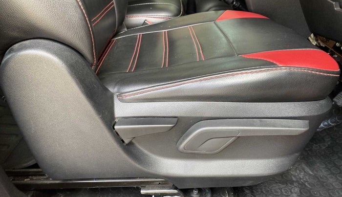 2018 Mahindra KUV 100 NXT K8 P 6 STR, Petrol, Manual, 32,163 km, Driver Side Adjustment Panel