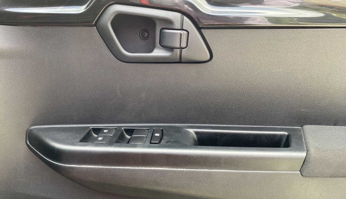 2018 Mahindra KUV 100 NXT K8 P 6 STR, Petrol, Manual, 32,163 km, Driver Side Door Panels Control