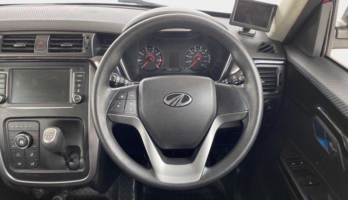 2018 Mahindra KUV 100 NXT K8 P 6 STR, Petrol, Manual, 32,163 km, Steering Wheel Close Up
