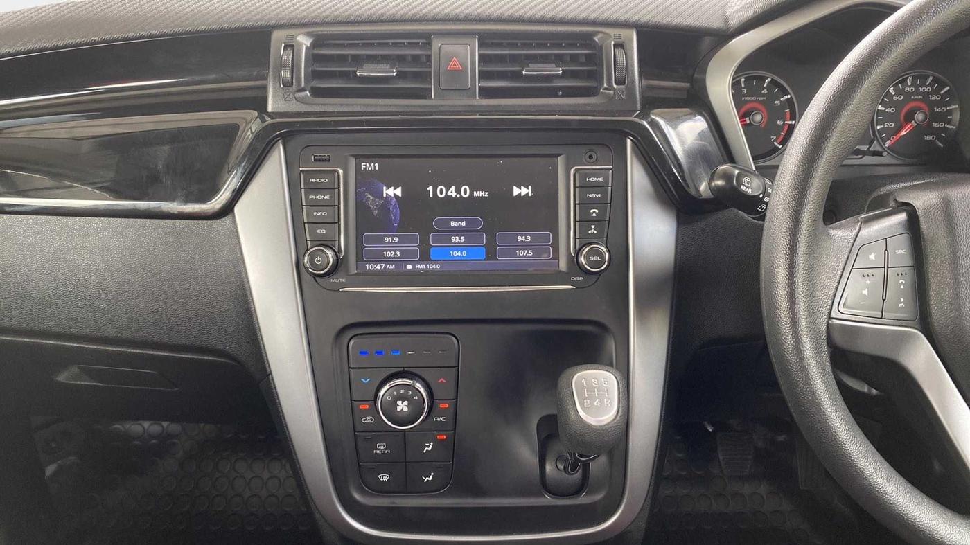 2018 Mahindra KUV 100 NXT K8 P 6 STR, Petrol, Manual, 32,163 km, Air Conditioner