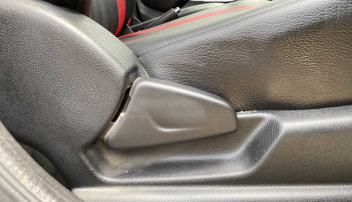 2018 Renault Kwid RXT 1.0 (O), Petrol, Manual, 40,578 km, Driver Side Adjustment Panel