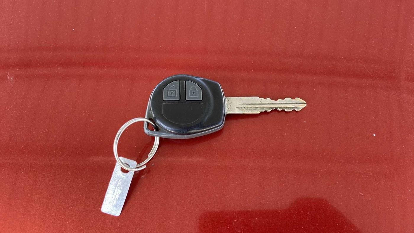 2013 Maruti Swift VXI, Petrol, Manual, 35,286 km, Key Close Up