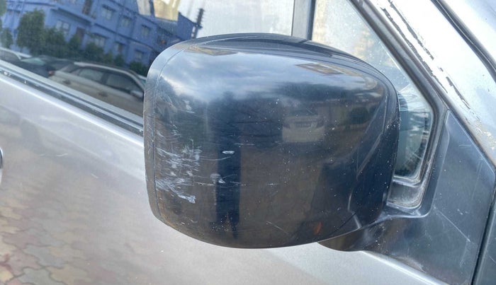 2011 Maruti Wagon R 1.0 VXI, Petrol, Manual, 57,573 km, Right rear-view mirror - ORVM switch has minor damage