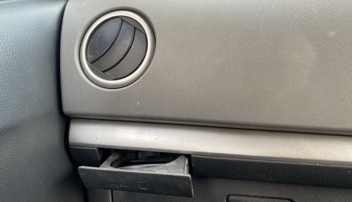 2011 Maruti Wagon R 1.0 VXI, Petrol, Manual, 57,573 km, Dashboard - Cup holder not working