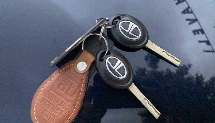 2021 Tata TIGOR XE PETROL, Petrol, Manual, 5,180 km, Key Close Up