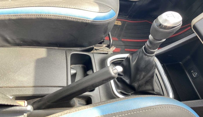 2019 Renault TRIBER RXZ, Petrol, Manual, 31,084 km, Gear Lever