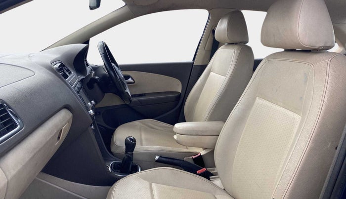 2013 Volkswagen Vento HIGHLINE DIESEL 1.6, Diesel, Manual, 1,10,572 km, Right Side Front Door Cabin