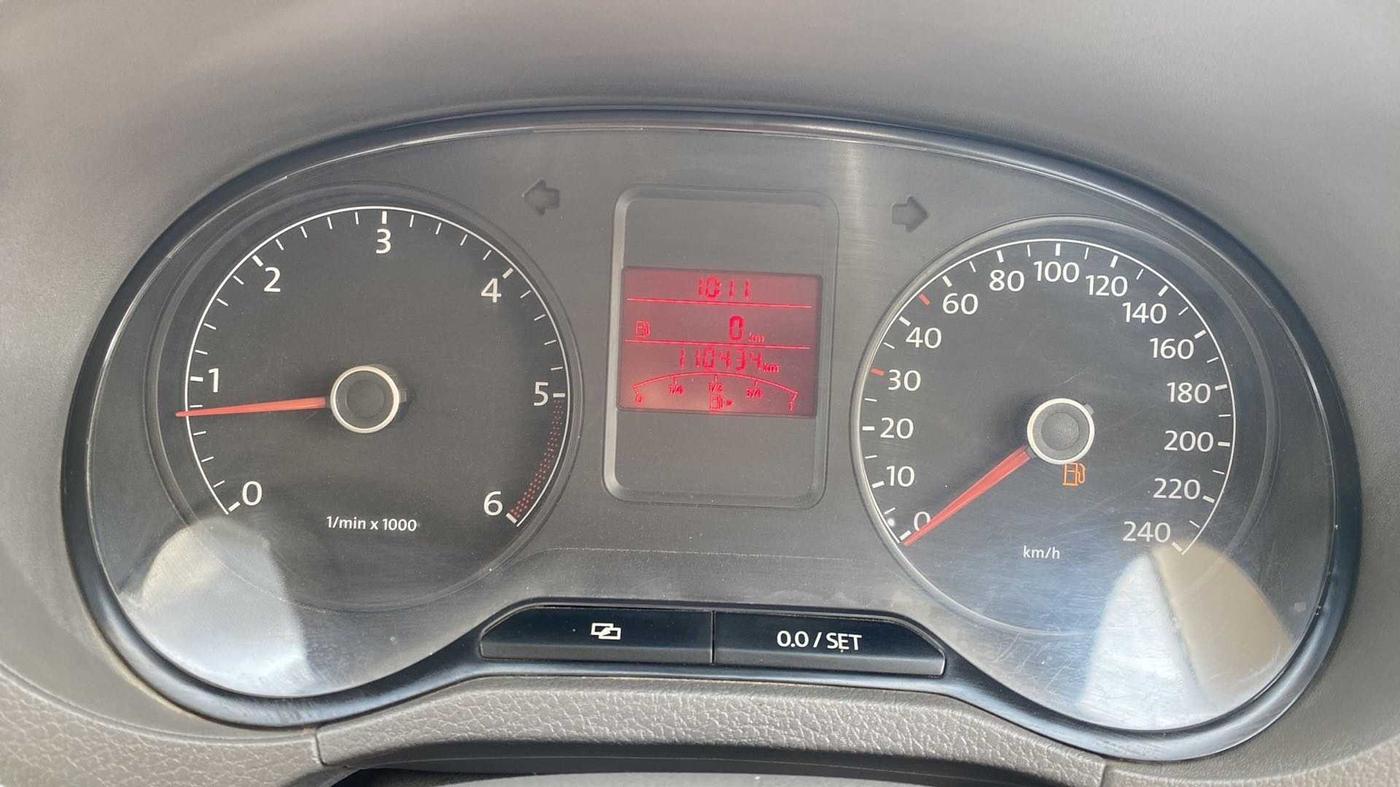 2013 Volkswagen Vento HIGHLINE DIESEL 1.6, Diesel, Manual, 1,10,572 km, Odometer Image