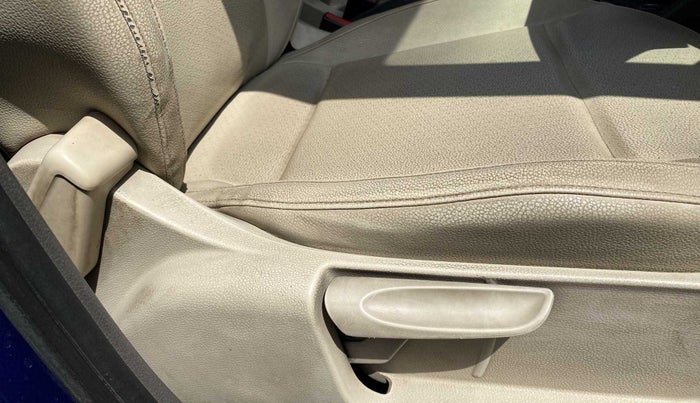 2013 Volkswagen Vento HIGHLINE DIESEL 1.6, Diesel, Manual, 1,10,572 km, Driver Side Adjustment Panel