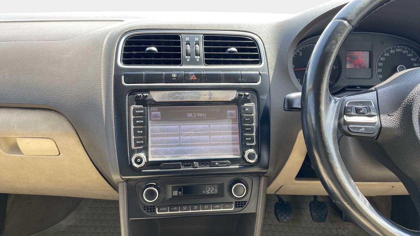 2013 Volkswagen Vento HIGHLINE DIESEL 1.6, Diesel, Manual, 1,10,572 km, Air Conditioner