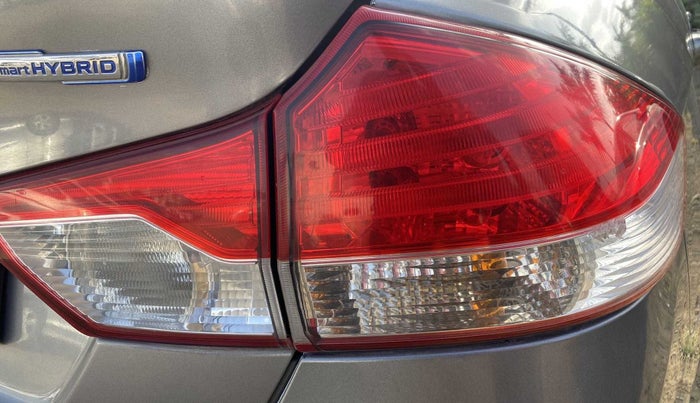 2017 Maruti Ciaz DELTA DIESEL 1.3, Diesel, Manual, 1,02,566 km, Right tail light - Minor damage