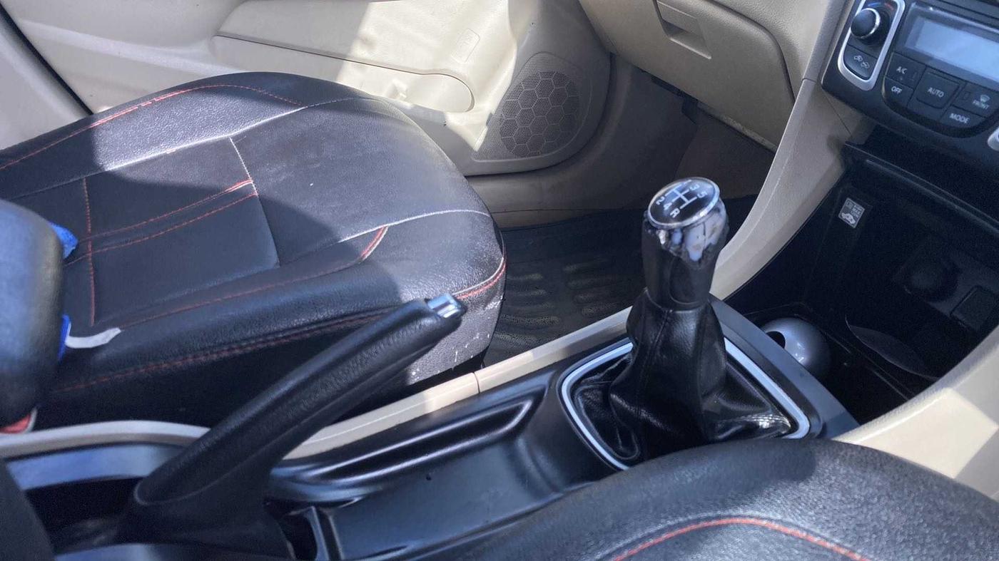 2017 Maruti Ciaz DELTA DIESEL 1.3, Diesel, Manual, 1,02,566 km, Gear Lever