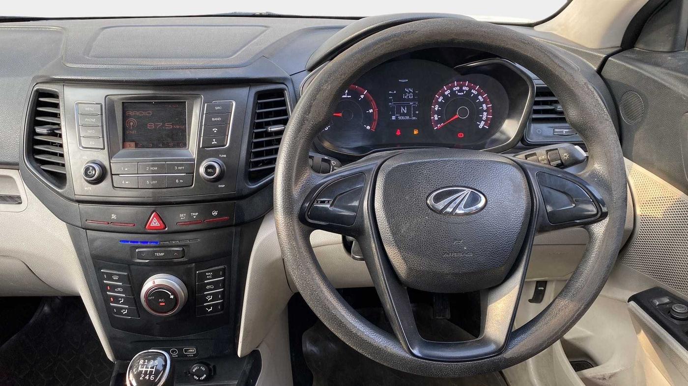 2019 Mahindra XUV300 W4 1.5 DIESEL, Diesel, Manual, 90,586 km, Steering Wheel Close Up