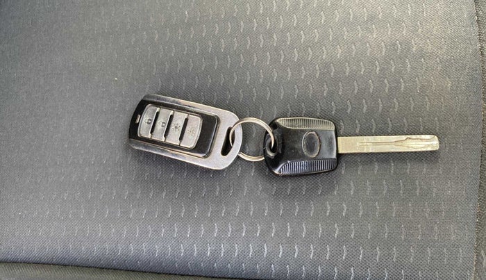 2019 Mahindra XUV300 W4 1.5 DIESEL, Diesel, Manual, 90,586 km, Key Close Up