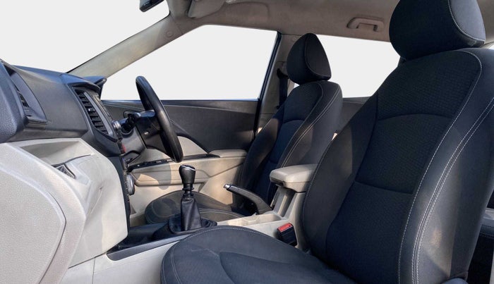 2019 Mahindra XUV300 W4 1.5 DIESEL, Diesel, Manual, 90,586 km, Right Side Front Door Cabin