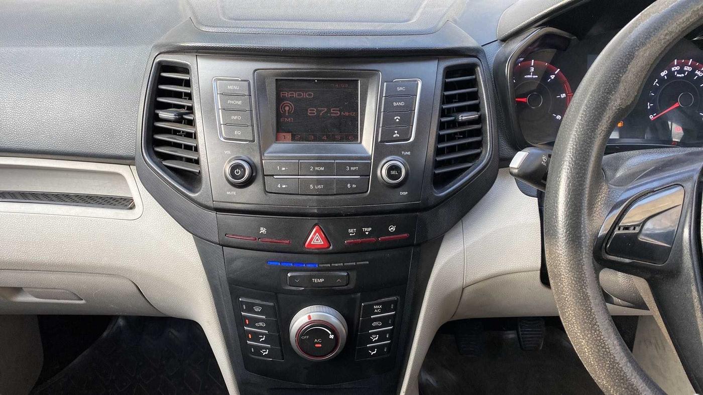 2019 Mahindra XUV300 W4 1.5 DIESEL, Diesel, Manual, 90,586 km, Air Conditioner