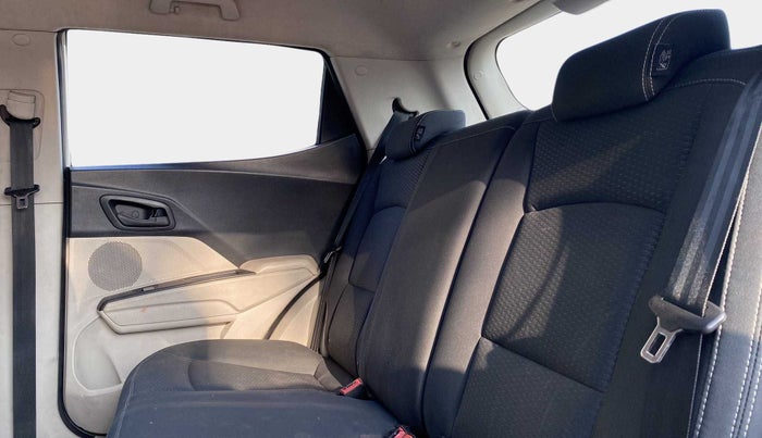 2019 Mahindra XUV300 W4 1.5 DIESEL, Diesel, Manual, 90,586 km, Right Side Rear Door Cabin