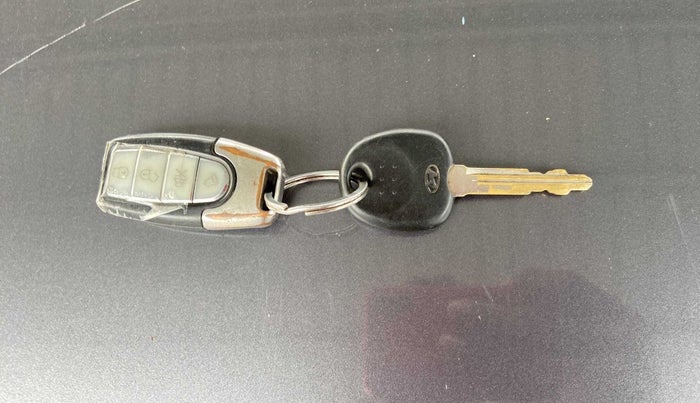 2019 Hyundai NEW SANTRO MAGNA, Petrol, Manual, 58,662 km, Key Close Up