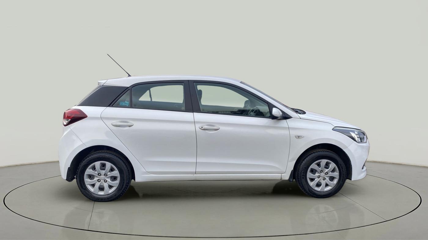 2016 Hyundai Elite i20 MAGNA 1.4 AT, Petrol, Automatic, 16,016 km, Right Side View