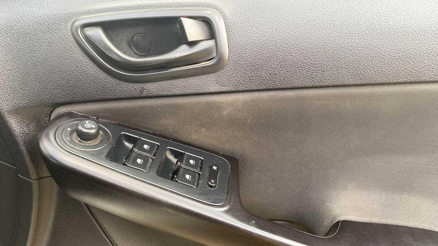 2017 Tata Zest XMS 75PS DIESEL, Diesel, Manual, 1,14,791 km, Driver Side Door Panels Control