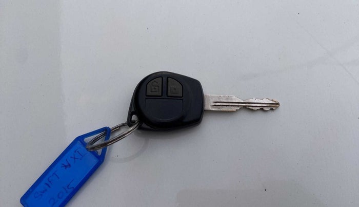 2015 Maruti Swift VXI, Petrol, Manual, 68,094 km, Key Close Up