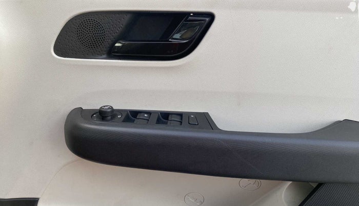 2021 Tata ALTROZ XM PLUS PETROL, Petrol, Manual, 10,500 km, Driver Side Door Panels Control