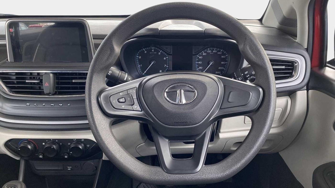 2021 Tata ALTROZ XM PLUS PETROL, Petrol, Manual, 10,500 km, Steering Wheel Close Up