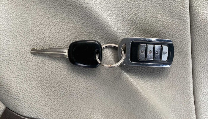 2016 Maruti Alto 800 LXI, Petrol, Manual, 41,743 km, Key Close Up