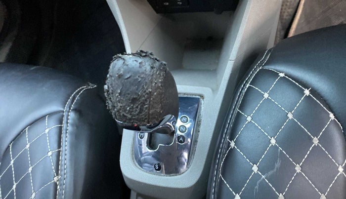 2018 Tata Tiago XZA PETROL, CNG, Automatic, 89,615 km, Gear lever - Knob cover torn