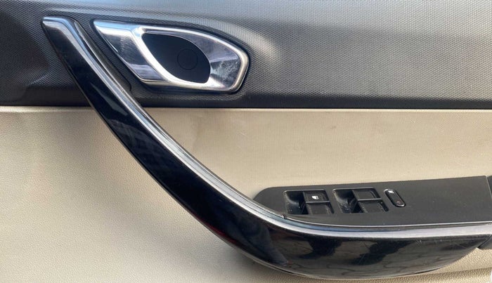2018 Tata Tiago XZA PETROL, CNG, Automatic, 89,615 km, Driver Side Door Panels Control