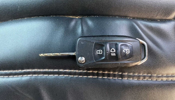 2018 Tata Tiago XZA PETROL, CNG, Automatic, 89,615 km, Key Close Up