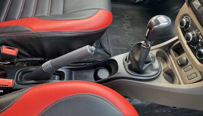 2017 Renault Duster RXE PETROL, Petrol, Manual, 25,781 km, Gear Lever