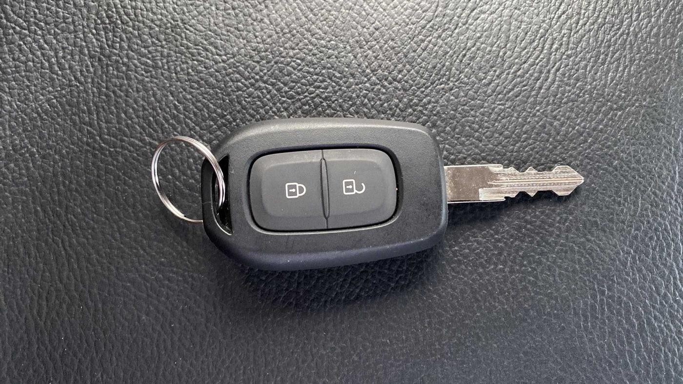 2017 Renault Duster RXE PETROL, Petrol, Manual, 25,781 km, Key Close Up