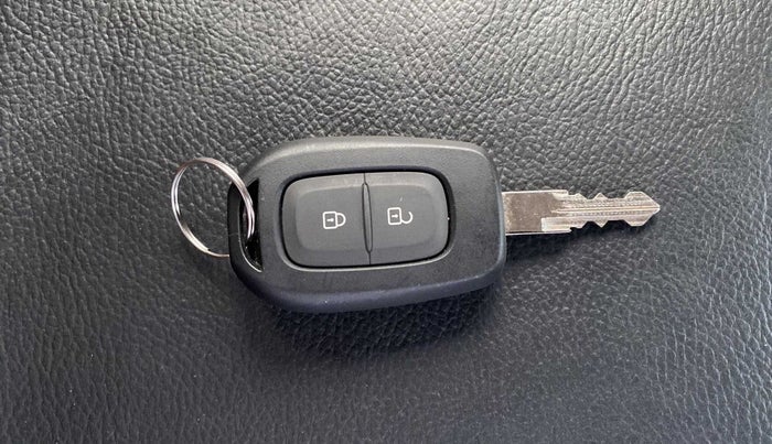 2017 Renault Duster RXE PETROL, Petrol, Manual, 25,781 km, Key Close Up