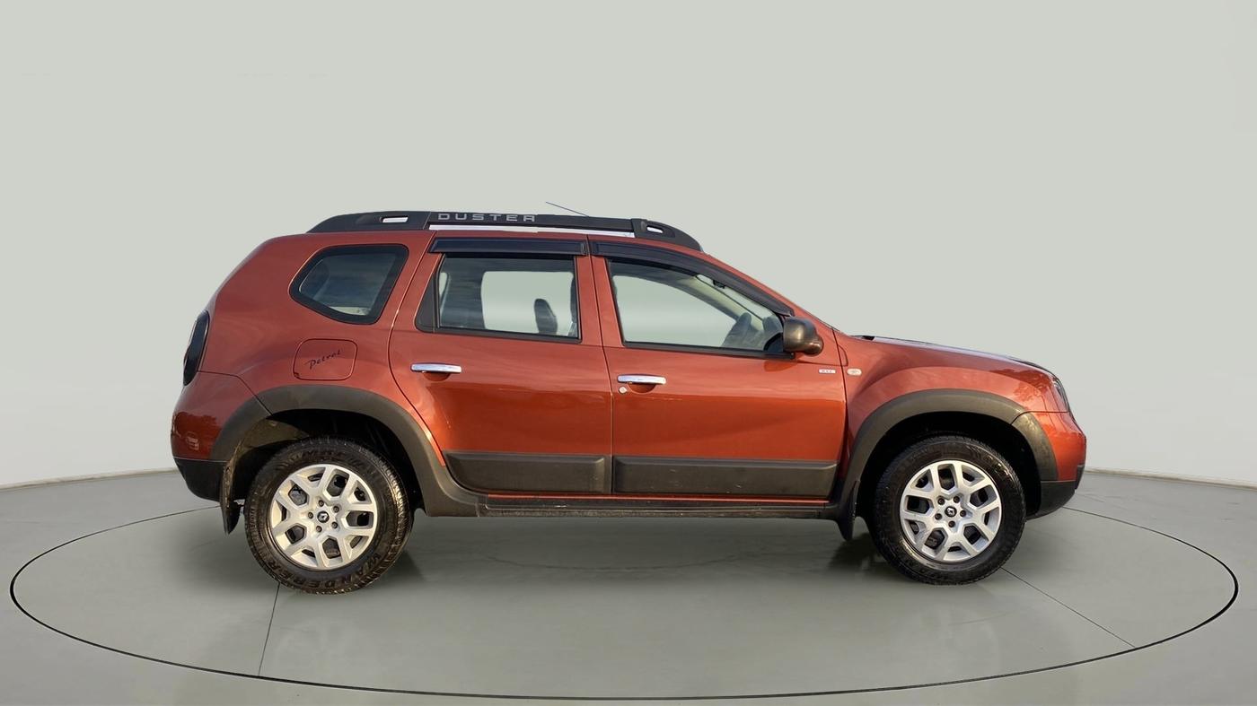 2017 Renault Duster RXE PETROL, Petrol, Manual, 25,781 km, Right Side View