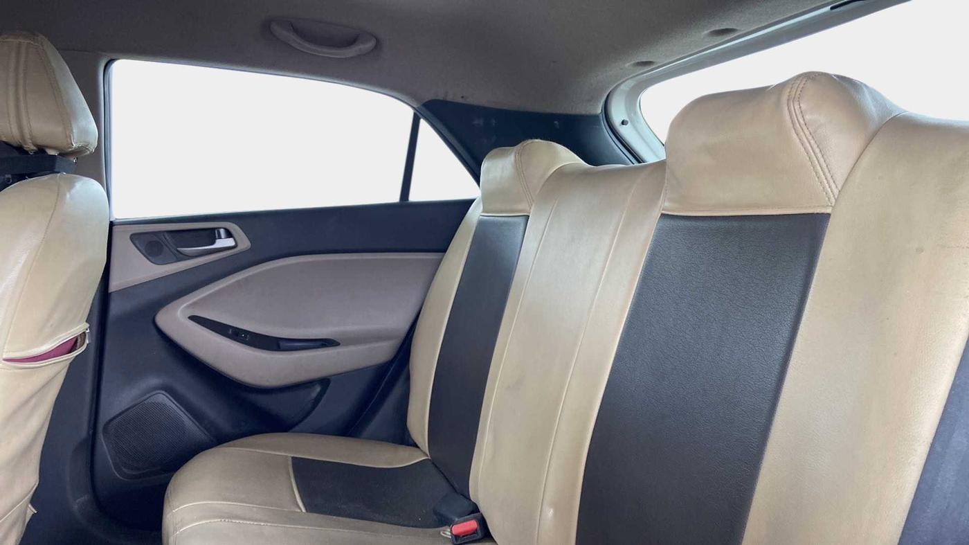 2015 Hyundai Elite i20 SPORTZ 1.2, Petrol, Manual, 82,350 km, Right Side Rear Door Cabin