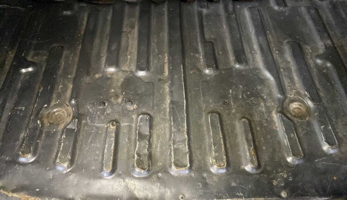 2018 Maruti Eeco 5 STR WITH A/C+HTR, Petrol, Manual, 83,199 km, Boot floor - Slightly dented