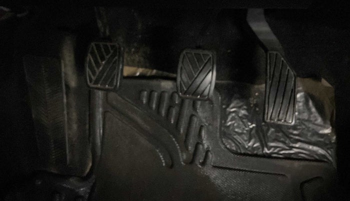 2022 Maruti BREZZA VXI SMART HYBRID, Petrol, Manual, 22,891 km, Pedals